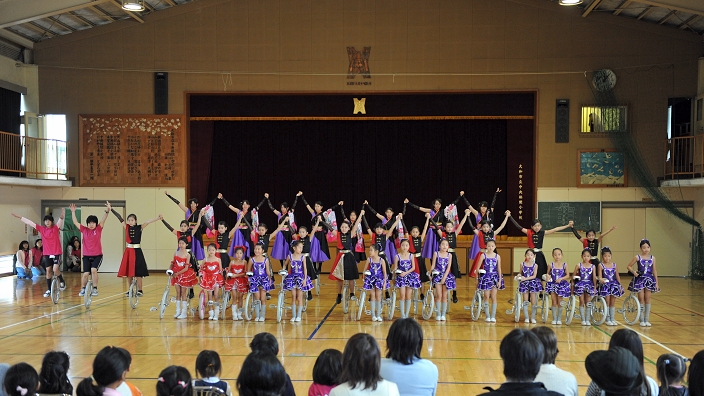 2010年11月6日　中林フェスタで演技発表会　於中央林間小学校体育館