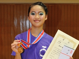 ソロ演技 クラスE オープン小学生の部では、中央林間一輪車クラブの『岩田 明子(小６)』が優勝に輝きました。